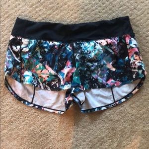 Lululemon patterned running shorts size 8